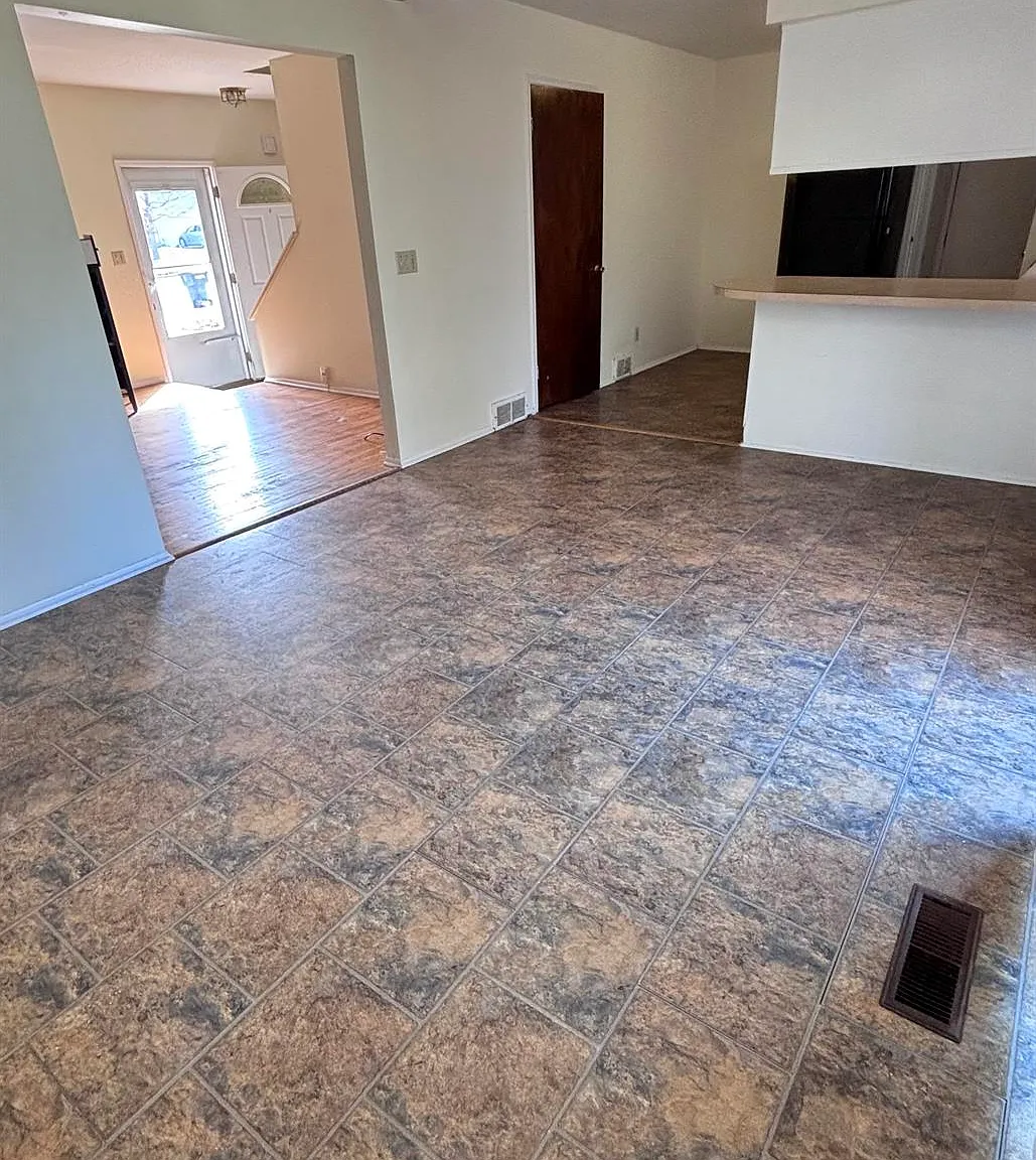 4 bed, 1.5 bath, 1660 sqft, $2,395 — Photo 4