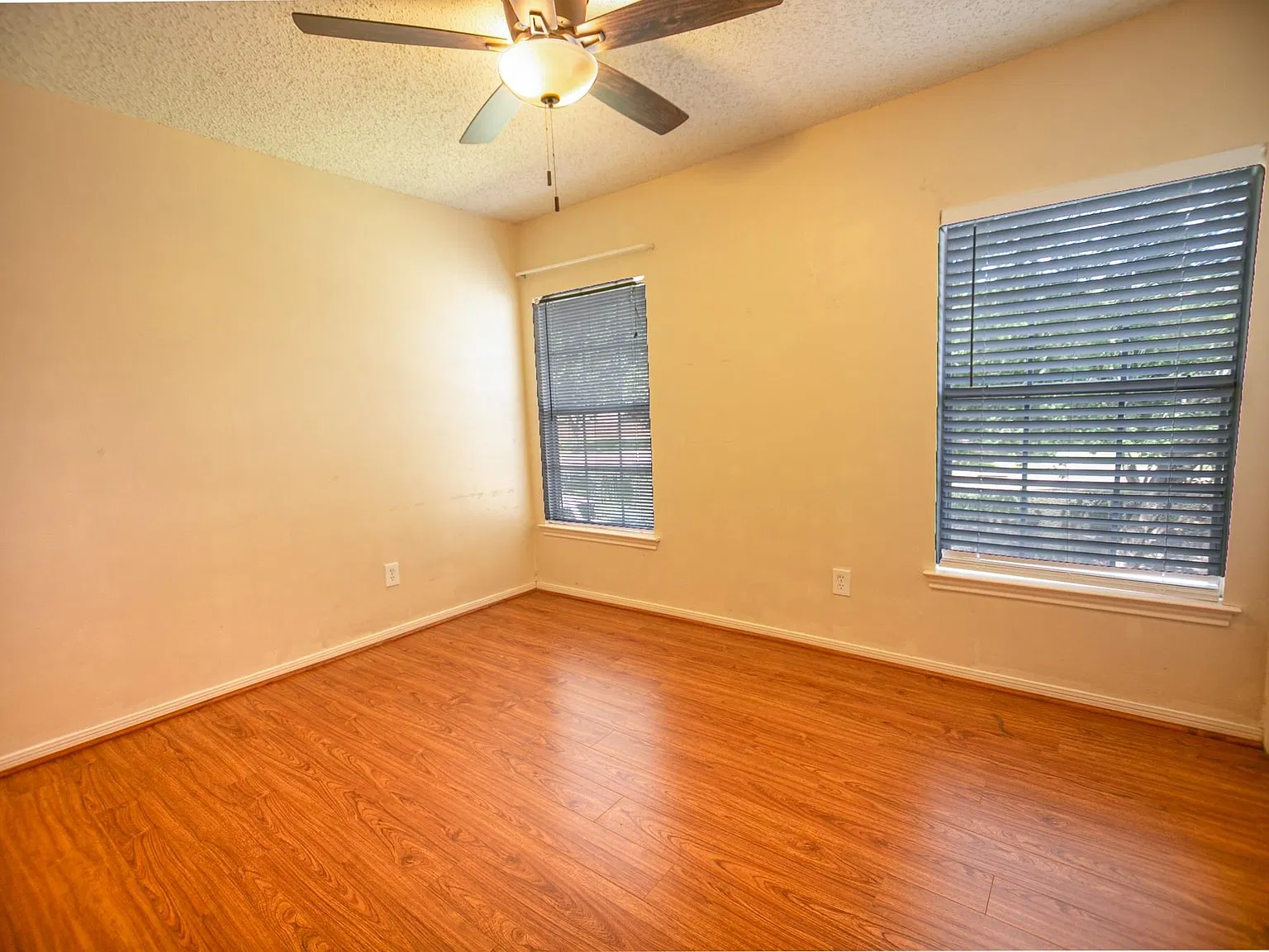 3 bed, 2.5 bath, 1843 sqft, $2,050 — Photo 3
