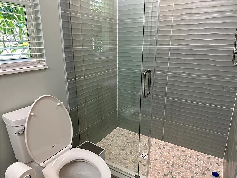1723 Stanford Ln — Photo 24