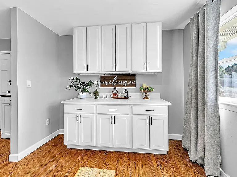 31 Maple Ave — Photo 3