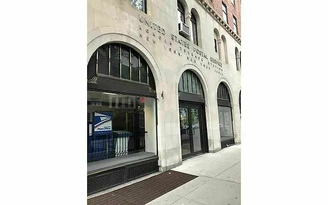 Sold by Douglas Elliman | media 22