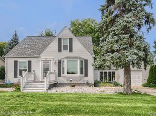 1224 W Bristol Rd, Flint, MI 48507