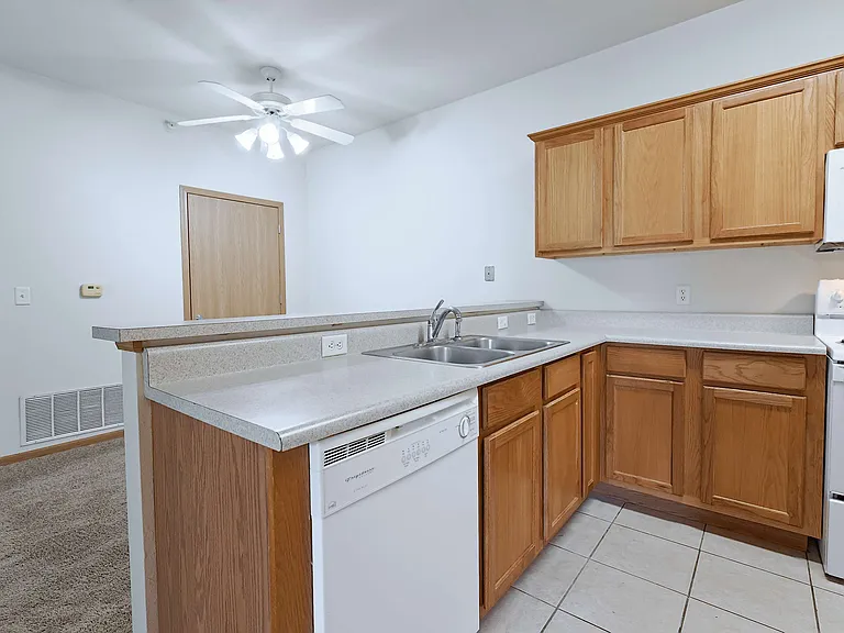 Gateway Park Apartments — Photo 58