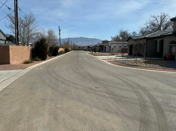 253 Valle Encantado Dr NW, Albuquerque, NM 87107
