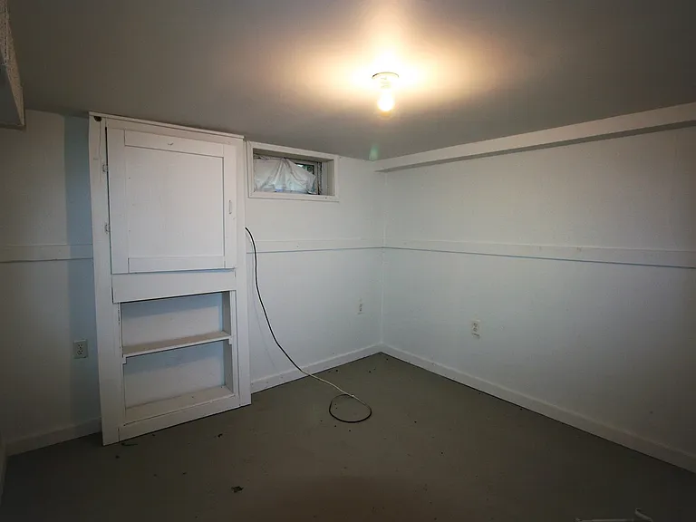 445 Waverly Rd — Photo 4