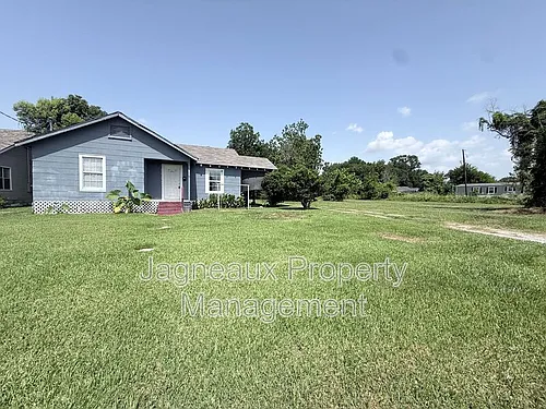 525 Magnolia St Photo 1