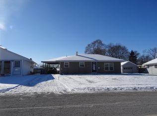 747 Navajo Dr, Carpentersville, IL