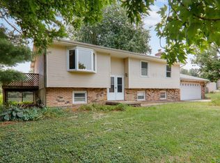 18859 Pioneer St, Bloomington, IL 61705