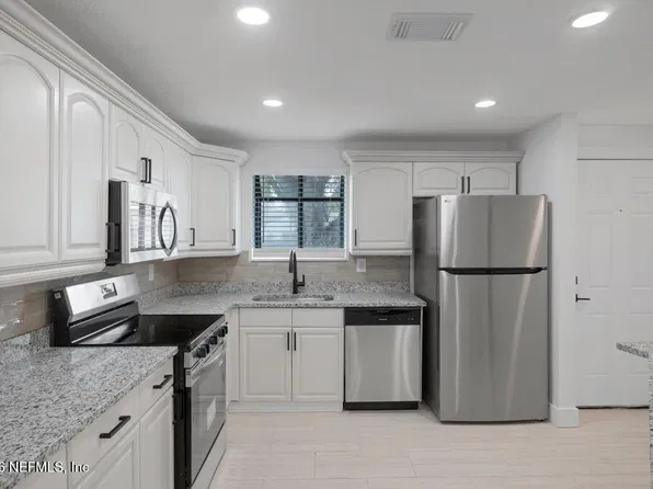2668 SUNRISE VILLAGE Drive #B, Orange Park, FL 32065