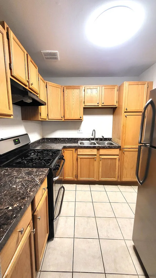 1 bed, 700 sqft, $1,500 — Photo 2