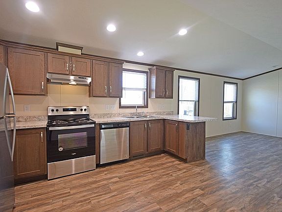 5th image of 121 Hawthorne Ct