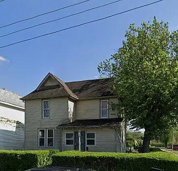 713 W Adams St