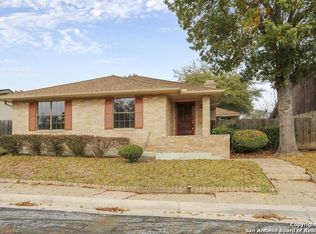 6111 Crescent Fls, Windcrest, TX 78239