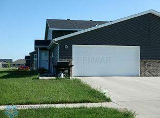604 Westview Ln E, West Fargo, ND 58078