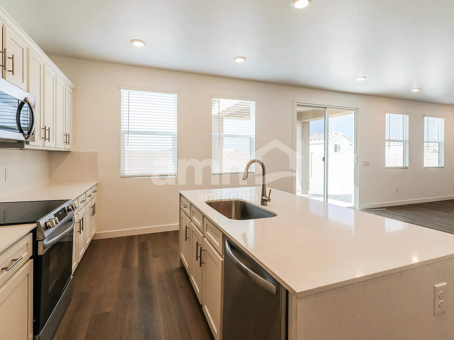 5 bed, 3.0 bath, 2482 sqft, $2,500 — Photo 4