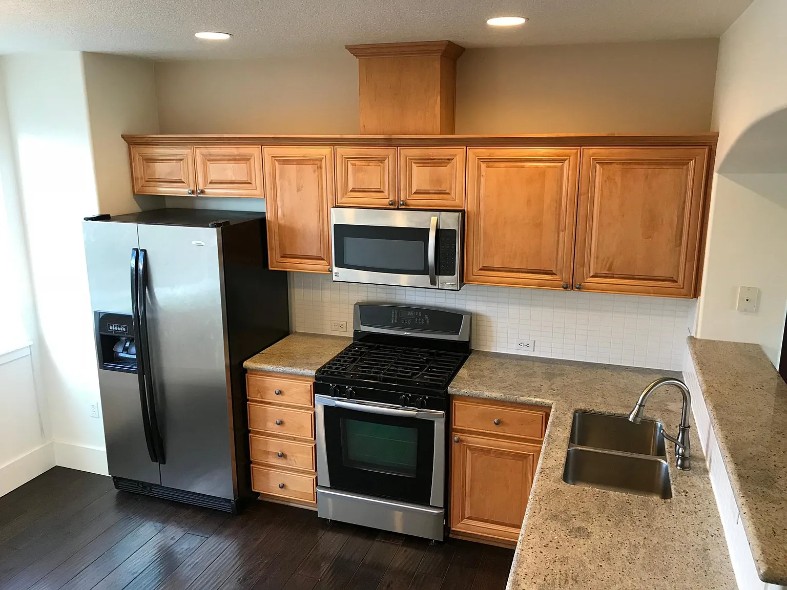2 bed, 2.5 bath, 1150 sqft, $2,450 — Photo 3