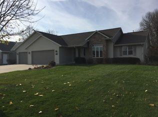 1433 Wilbert Hill Ct, Green Bay, WI 54313