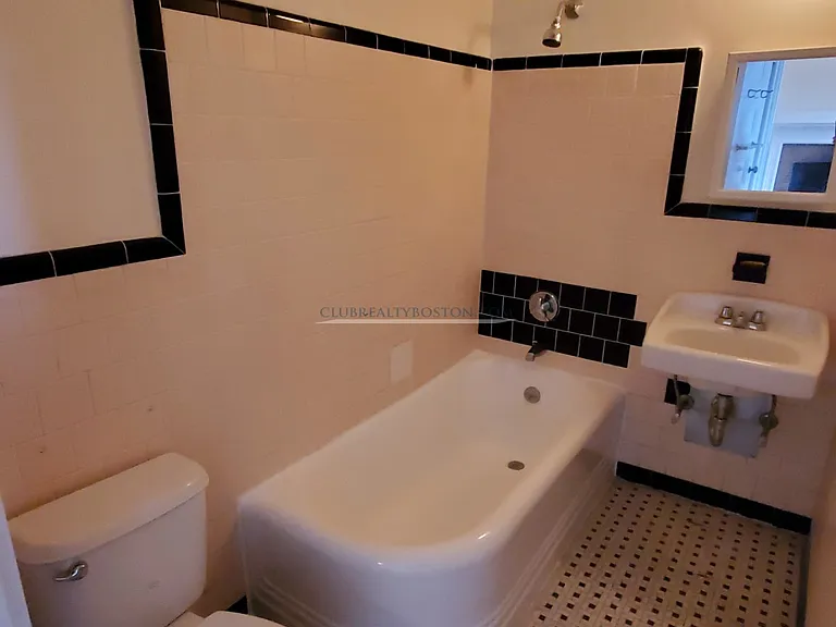 381 Harvard St #31 — Photo 6