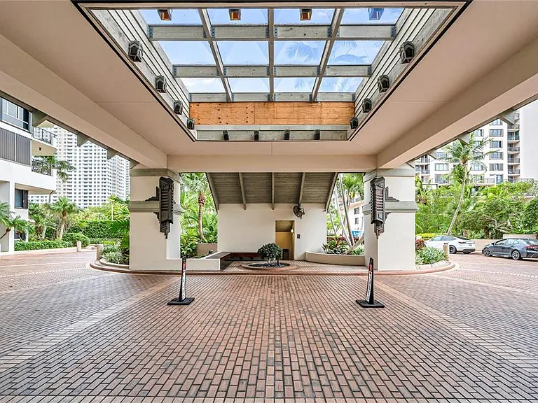 520 Brickell Key Dr #A200 — Photo 36