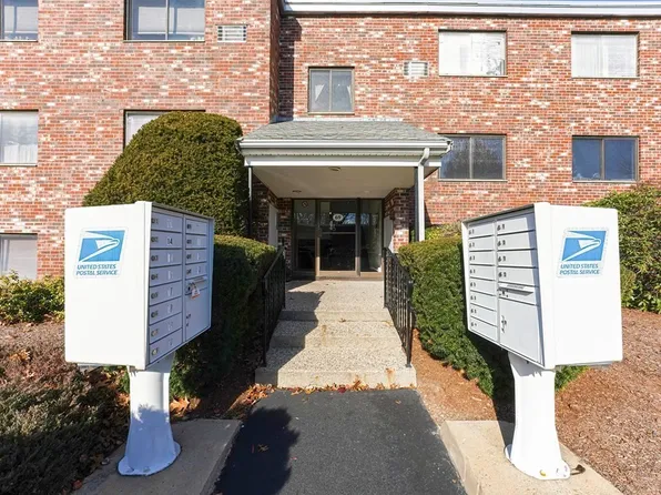 69 Milliken Ave APT 14A, Franklin, MA 02038