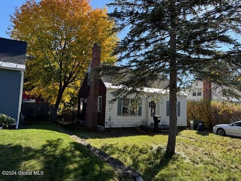 2nd image of 33 Pine Street