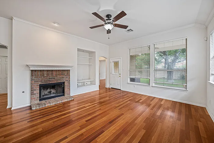 3 bed, 2.0 bath, 1723 sqft, $2,195 — Photo 3