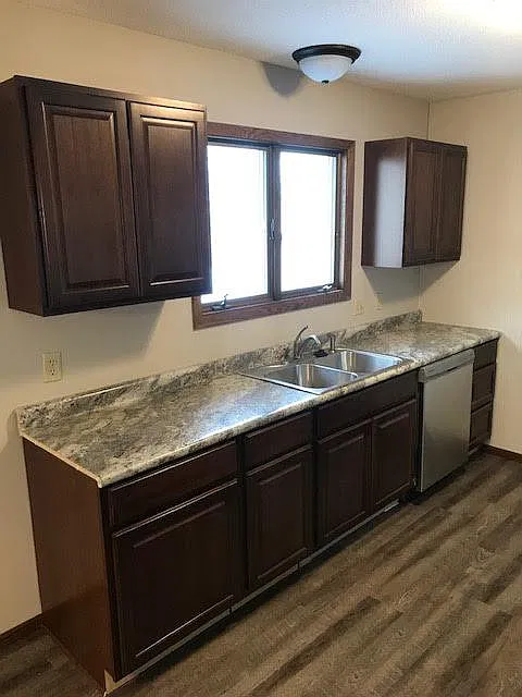 2 bed, 1000 sqft, $1,150 — Photo 3