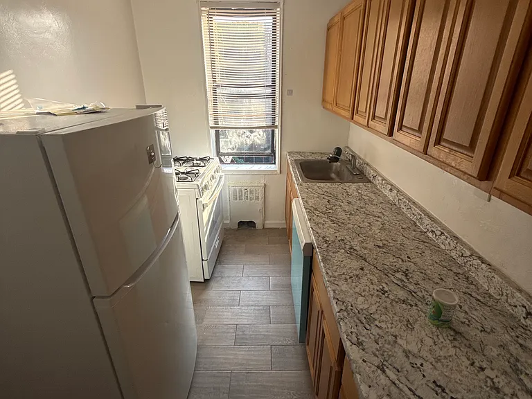 84th Dr — Photo 3