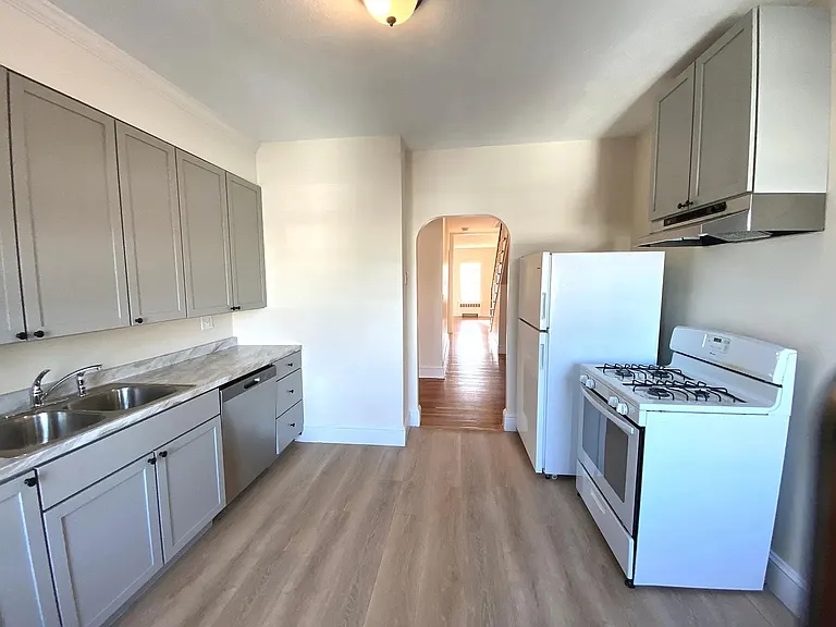 18-20 N High St #4 — Photo 2