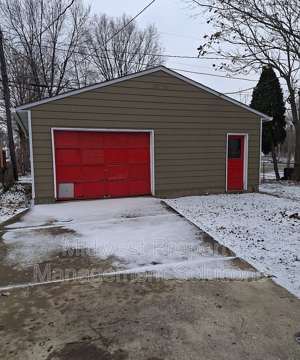 2nd image of 1519 W 2nd St