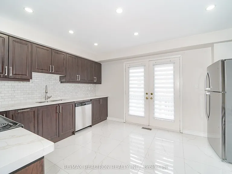 22 Webbford St — Photo 7