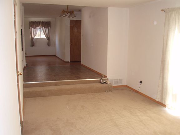 3rd image of 108 Williams St
