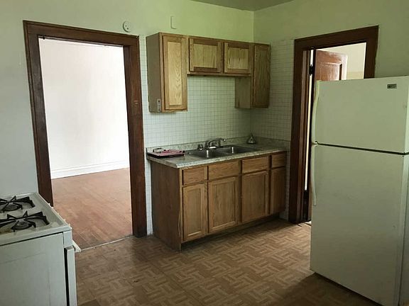 4th image of 6422 S Rockwell St