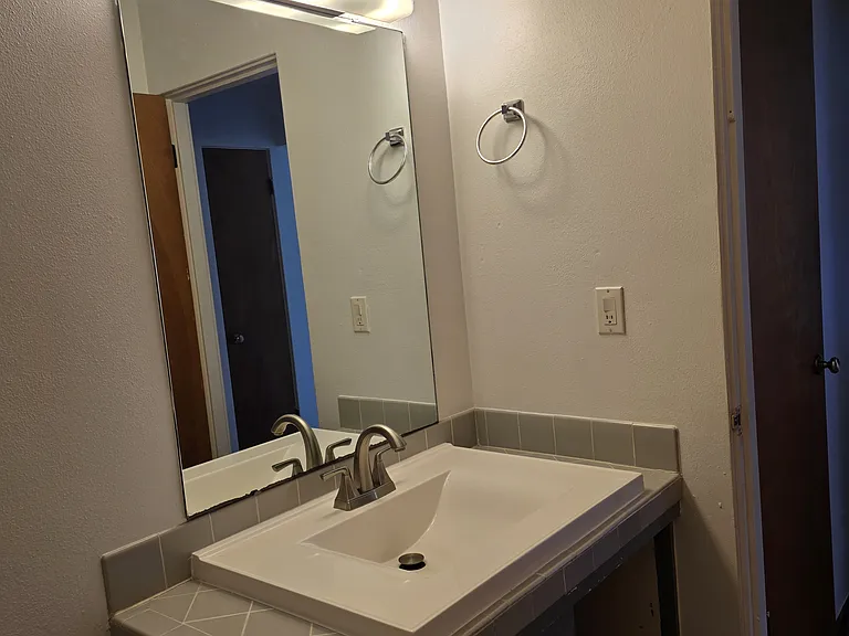 426 14th Ave E #17 — Photo 7