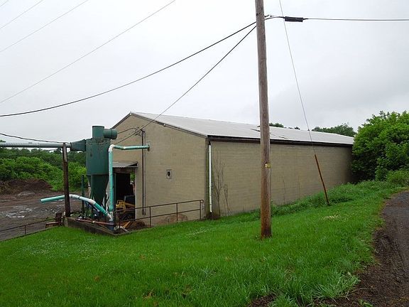 3rd image of 1833 Crossroads Dr