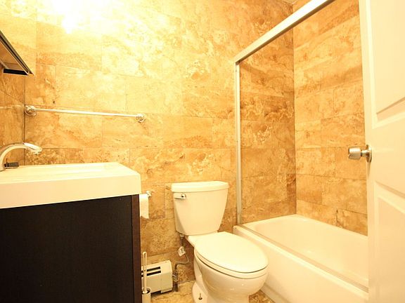 5th image of 517 Throop Ave APT 1