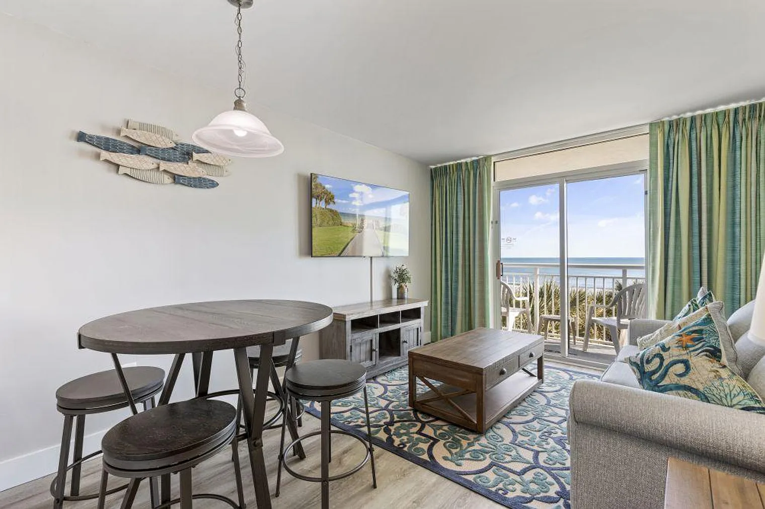 2 bed, 2.0 bath, 796 sqft, $4,632 — Photo 2