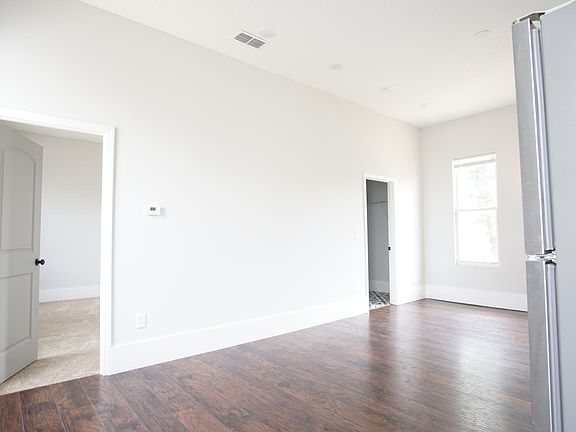 5th image of 423 E 7th St #2