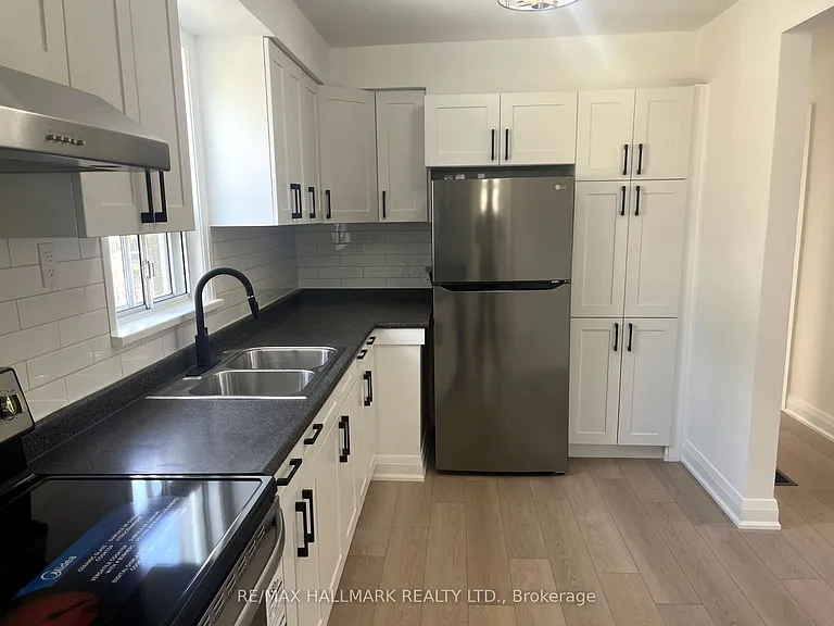 29 Savona Dr — Photo 5