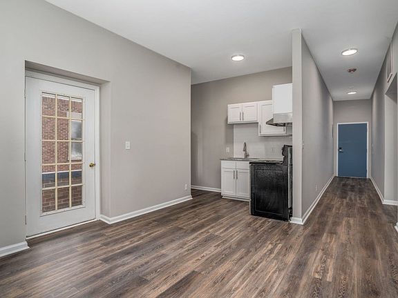 3rd image of 300 Goldsboro St E APT 209