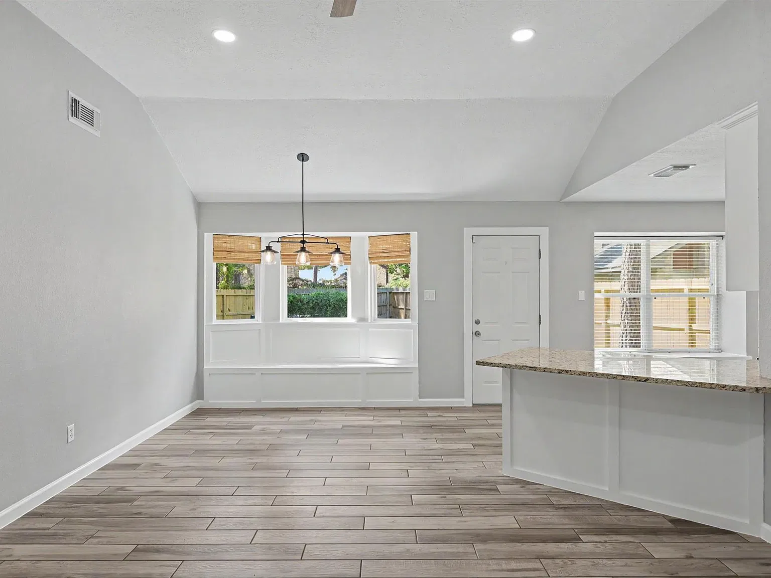 3 bed, 2.0 bath, 1287 sqft, $2,200 — Photo 4