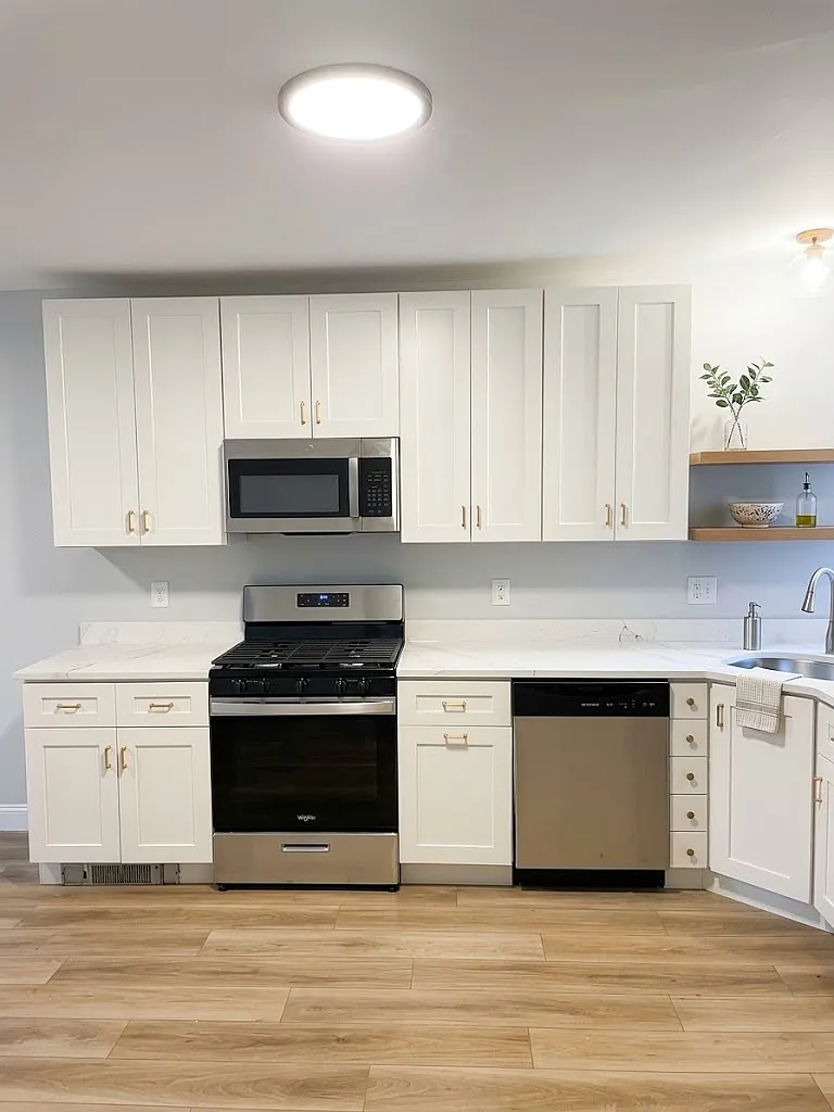 2 bed, 650 sqft, $2,595 — Photo 2