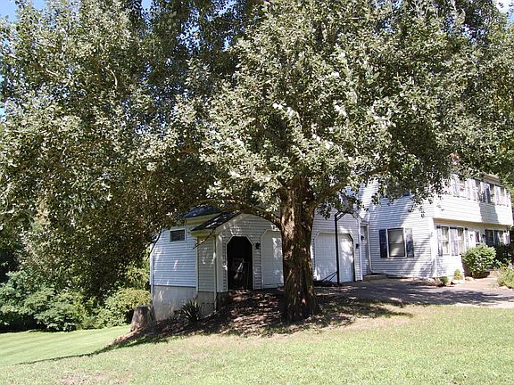 4th image of 12 Coy Park Dr