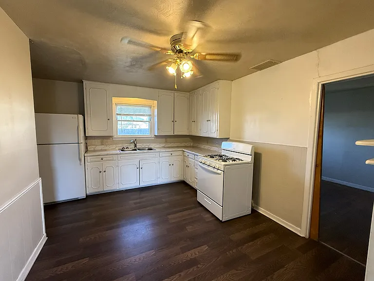 604 N Powell St — Photo 3