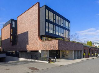 430 Parry St #402, Victoria, BC V8V 2H7