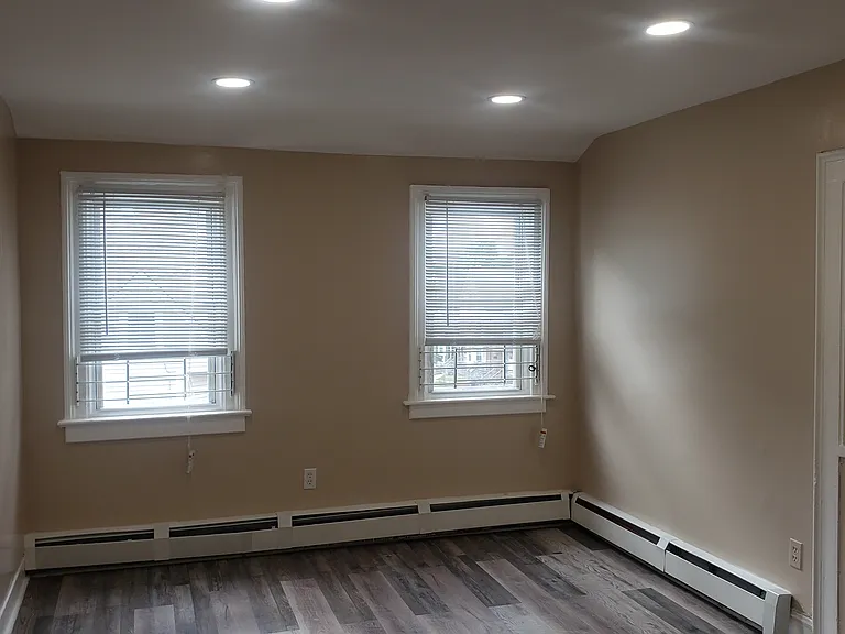 17-19 Mahl Ave #3 — Photo 17