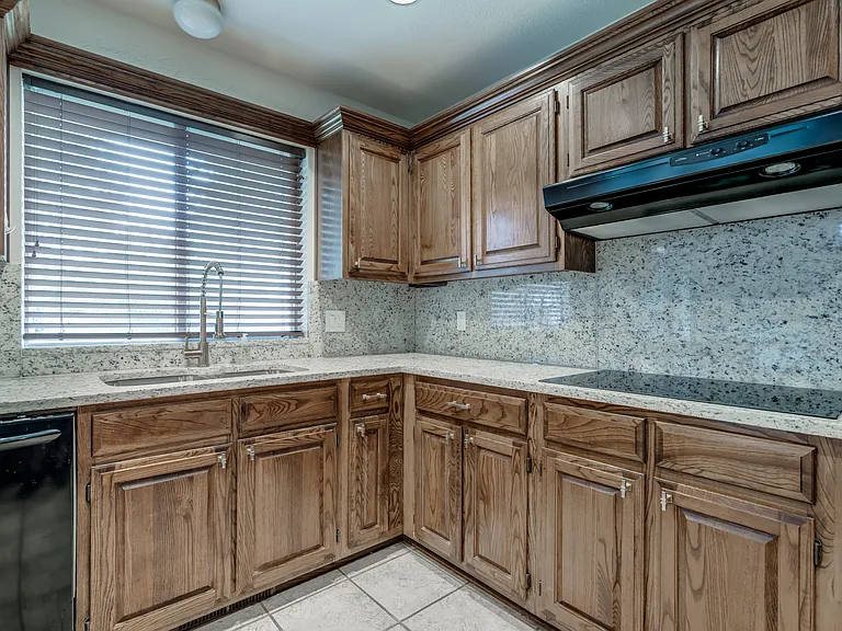 1817 Victoria Dr — Photo 18