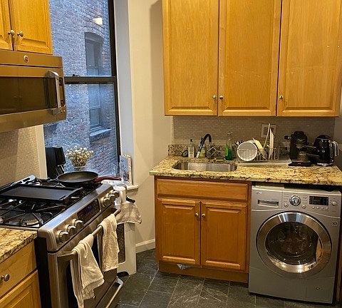 2nd image of 92 Orchard St APT 13