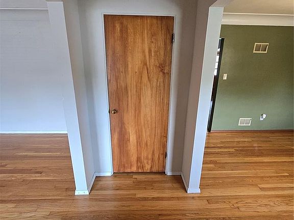 4th image of 2296 Gary Ave