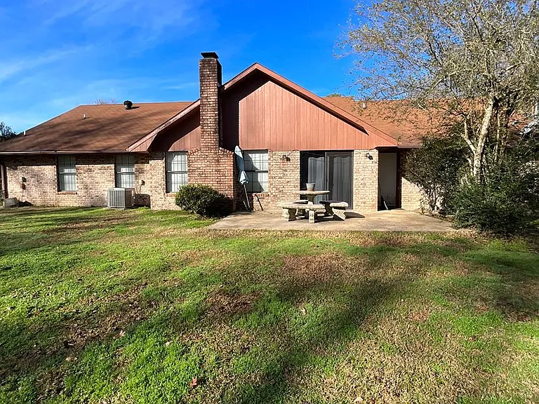 213 Old Oak Ln — Photo 21